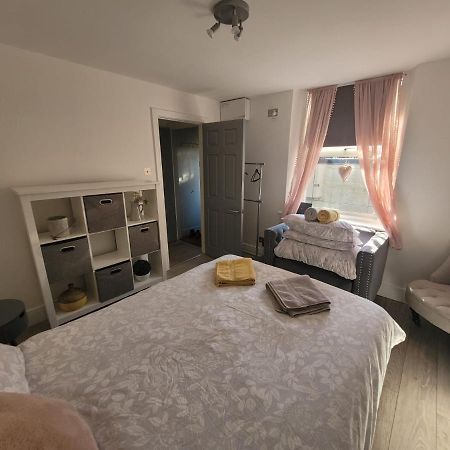 Entire Apartment With Sun Filled Private Garden Margate Exteriör bild