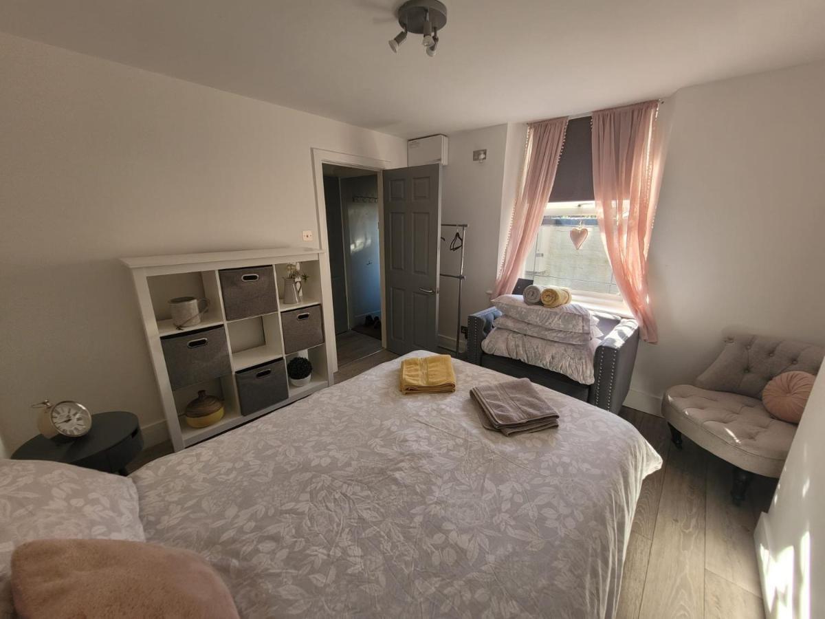 Entire Apartment With Sun Filled Private Garden Margate Exteriör bild