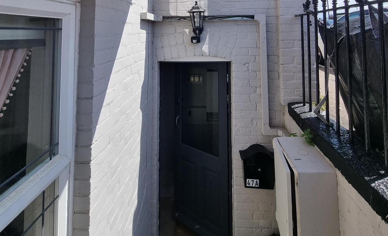 Entire Apartment With Sun Filled Private Garden Margate Exteriör bild